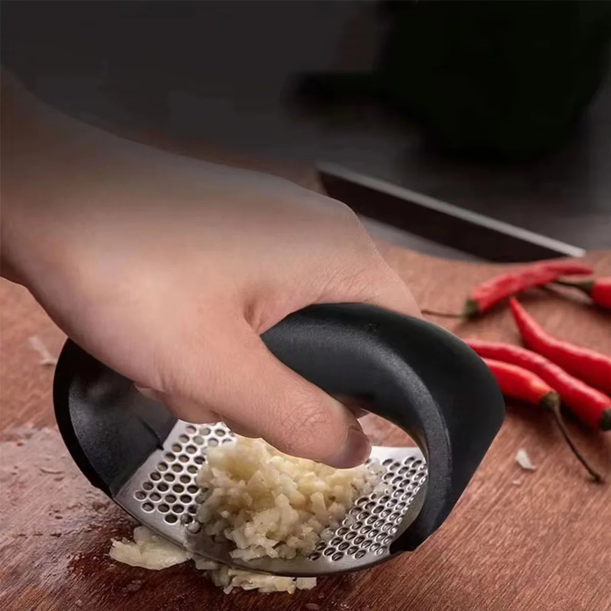 Stainless Steel Garlic Press — Hand-Squeeze Garlic & Ginger Crusher